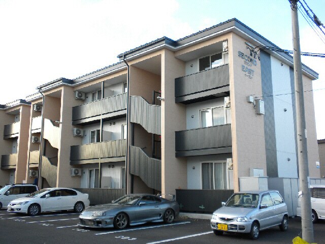 セカンドイーストの物件外観写真