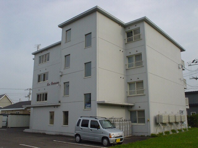 ラ・セマーナの物件外観写真