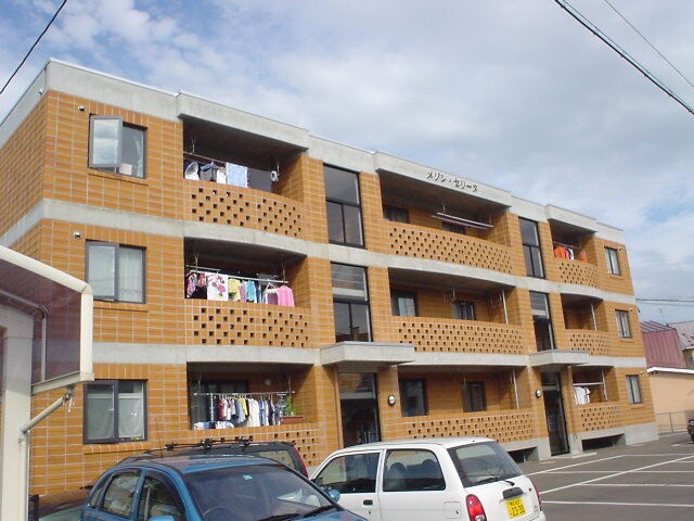 メゾンセリーヌの物件外観写真