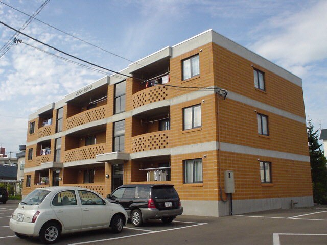 メゾンセリーヌの物件外観写真