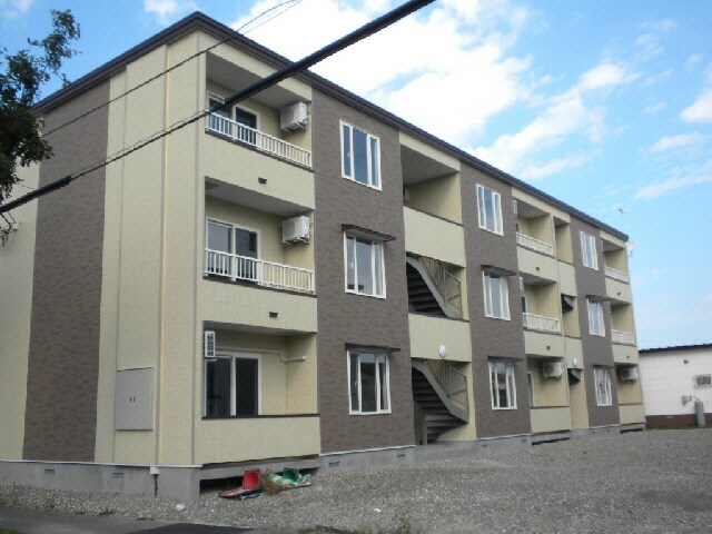 バップバーレンN館の物件外観写真