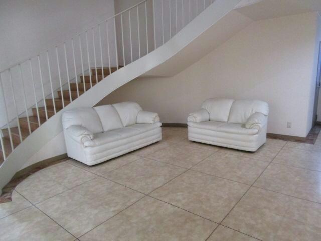 ラグ１６１Ｅの物件外観写真