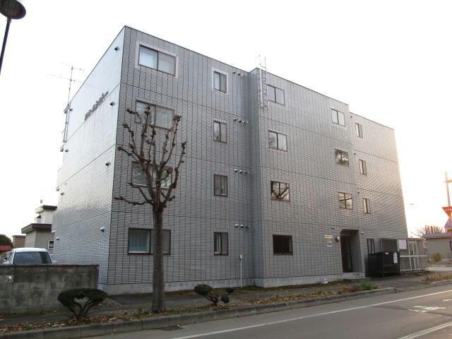 ファミールシャトーの物件外観写真