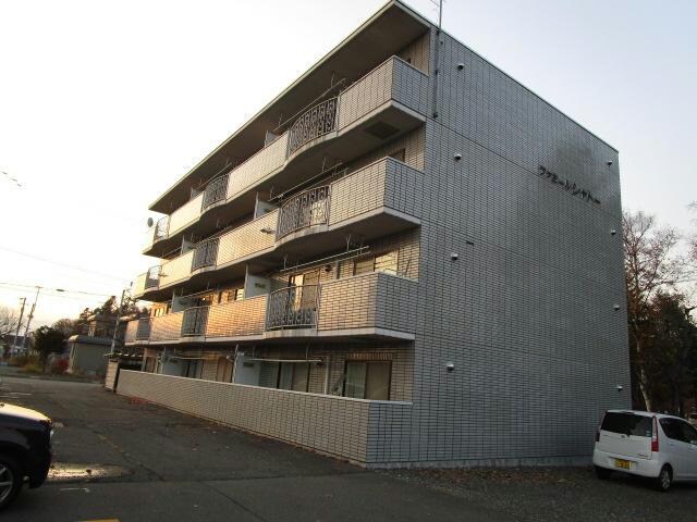 ファミールシャトーの物件外観写真