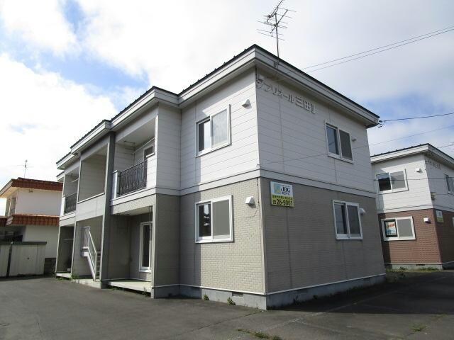 プリオール三田ⅠⅡの物件外観写真