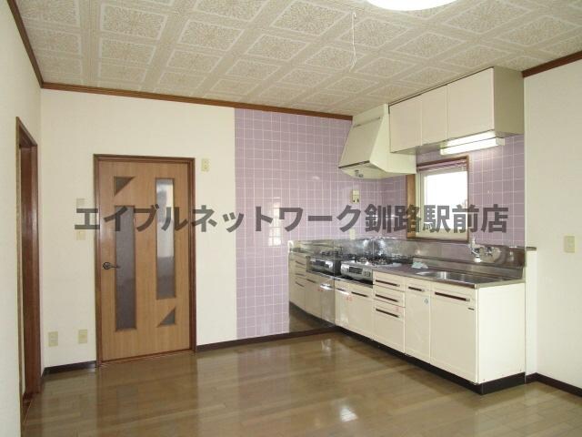 米町2丁目2世帯貸家の物件外観写真