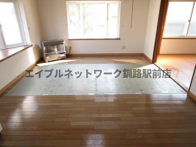 米町2丁目2世帯貸家の物件内観写真