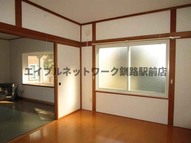 米町2丁目2世帯貸家の物件内観写真