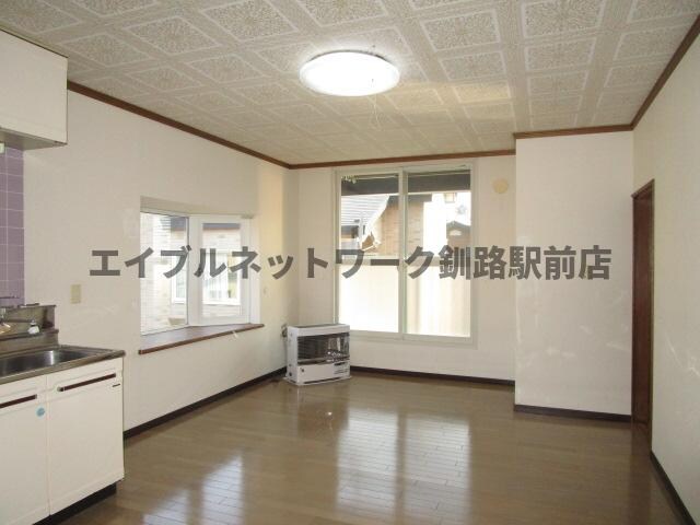 米町2丁目2世帯貸家の物件内観写真