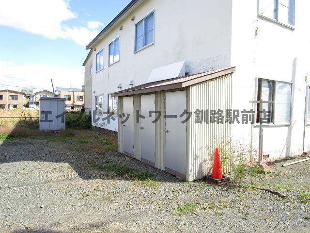 大沢マンションの物件外観写真