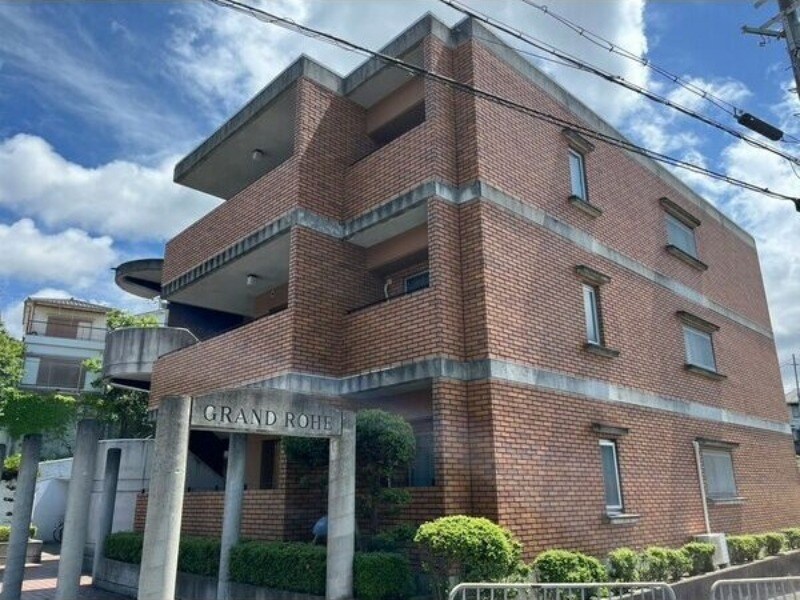 グランドローエの物件外観写真