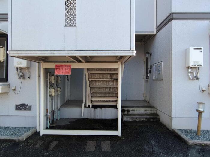 メゾン堀川A棟の物件外観写真