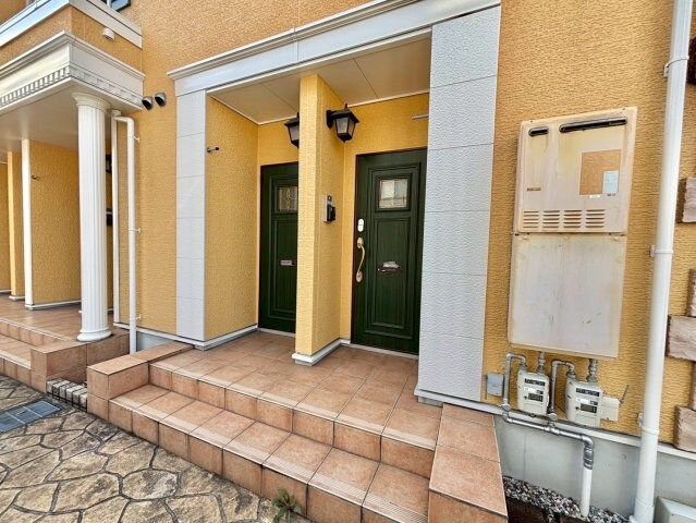 ウエスト　ウッド　アベニューの物件外観写真