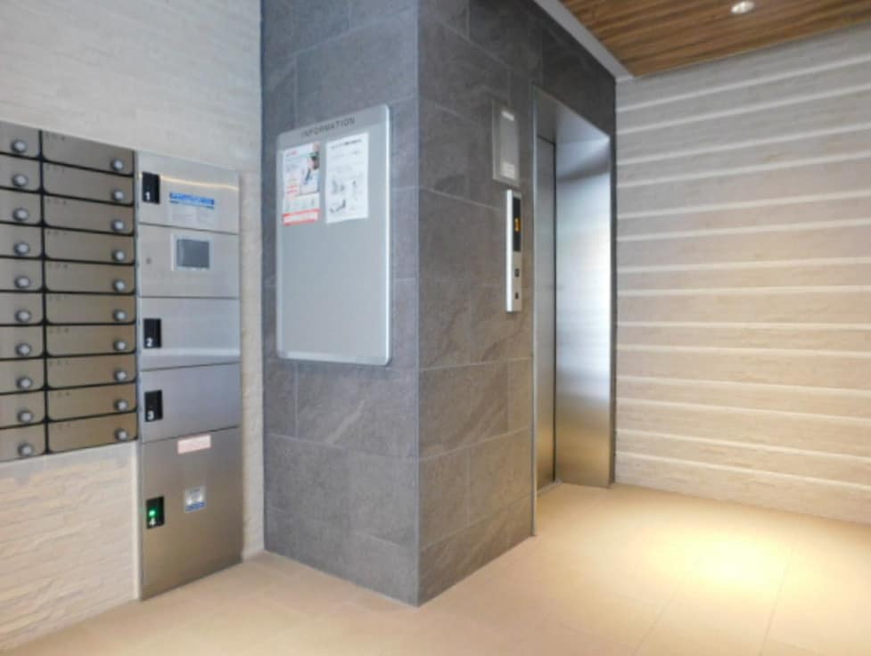 クローバー英賀保駅前の物件外観写真