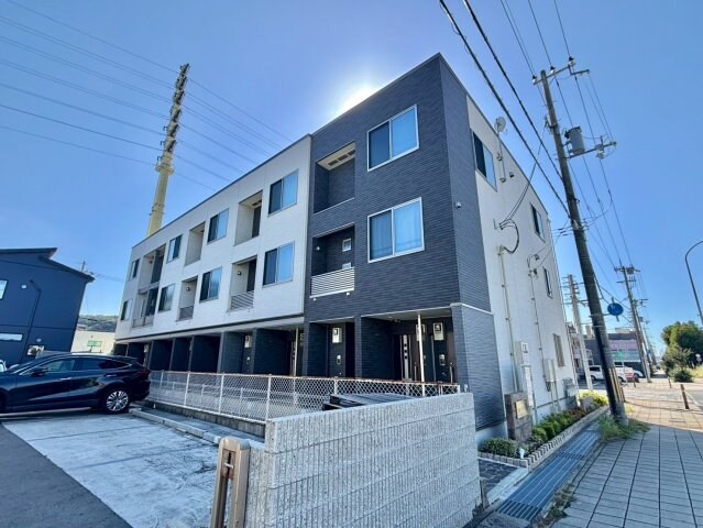 カサ・ヴィアーレⅡの物件外観写真