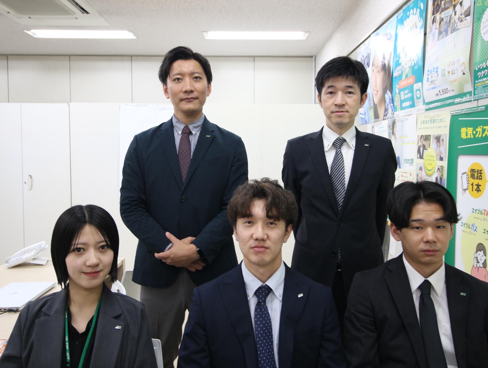 店舗スタッフ集合写真