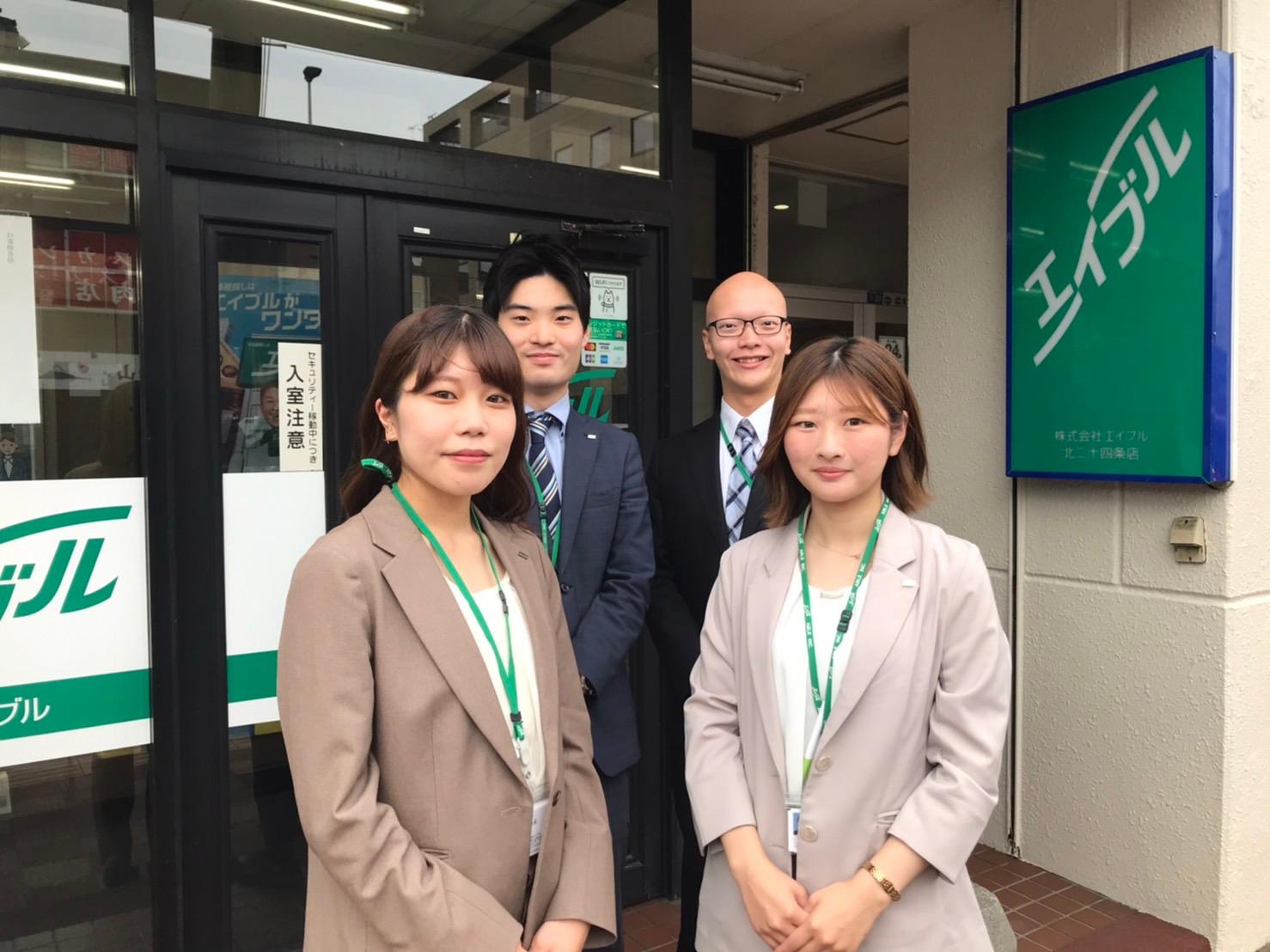 店舗スタッフ集合写真