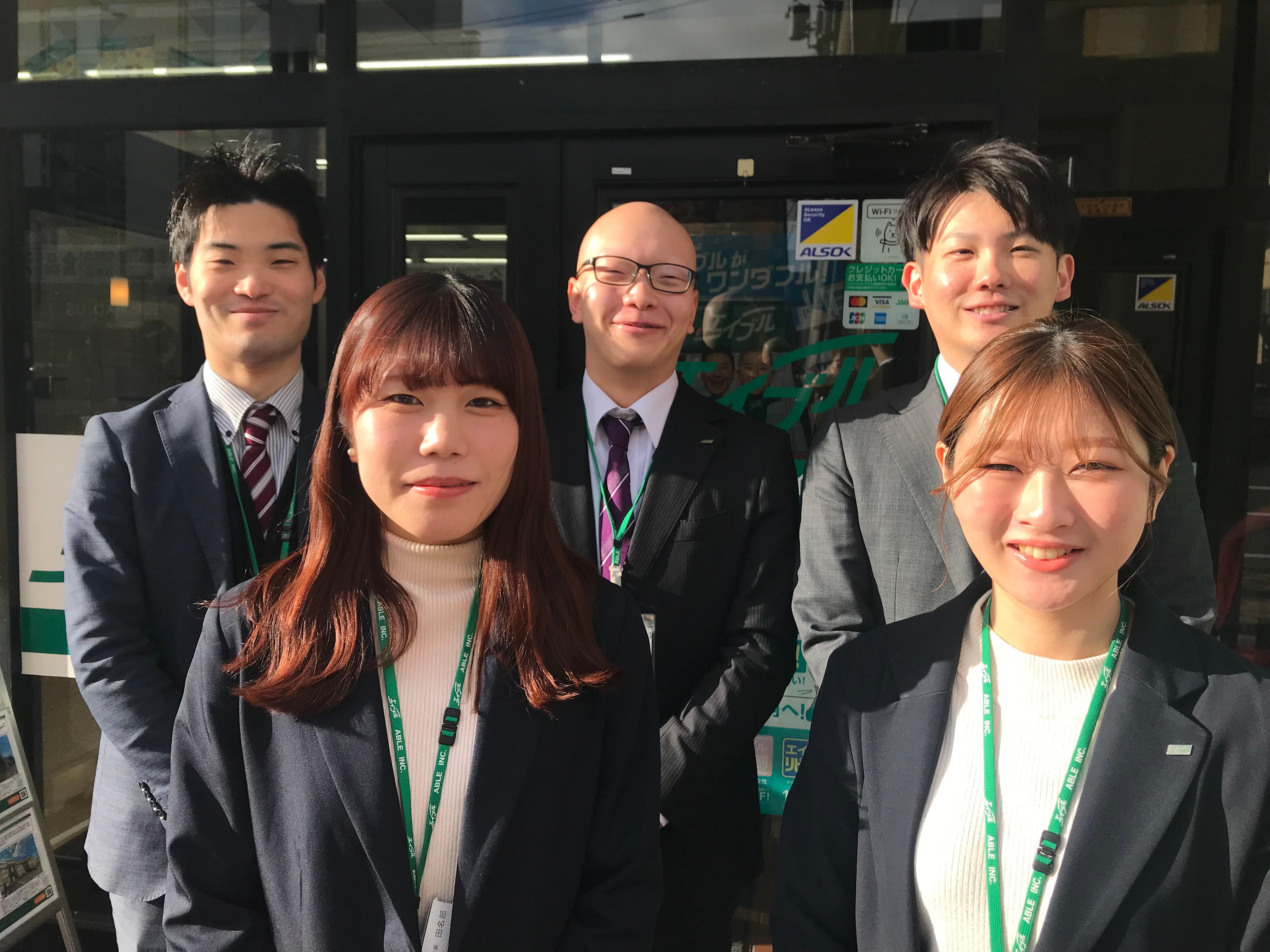 店舗スタッフ集合写真