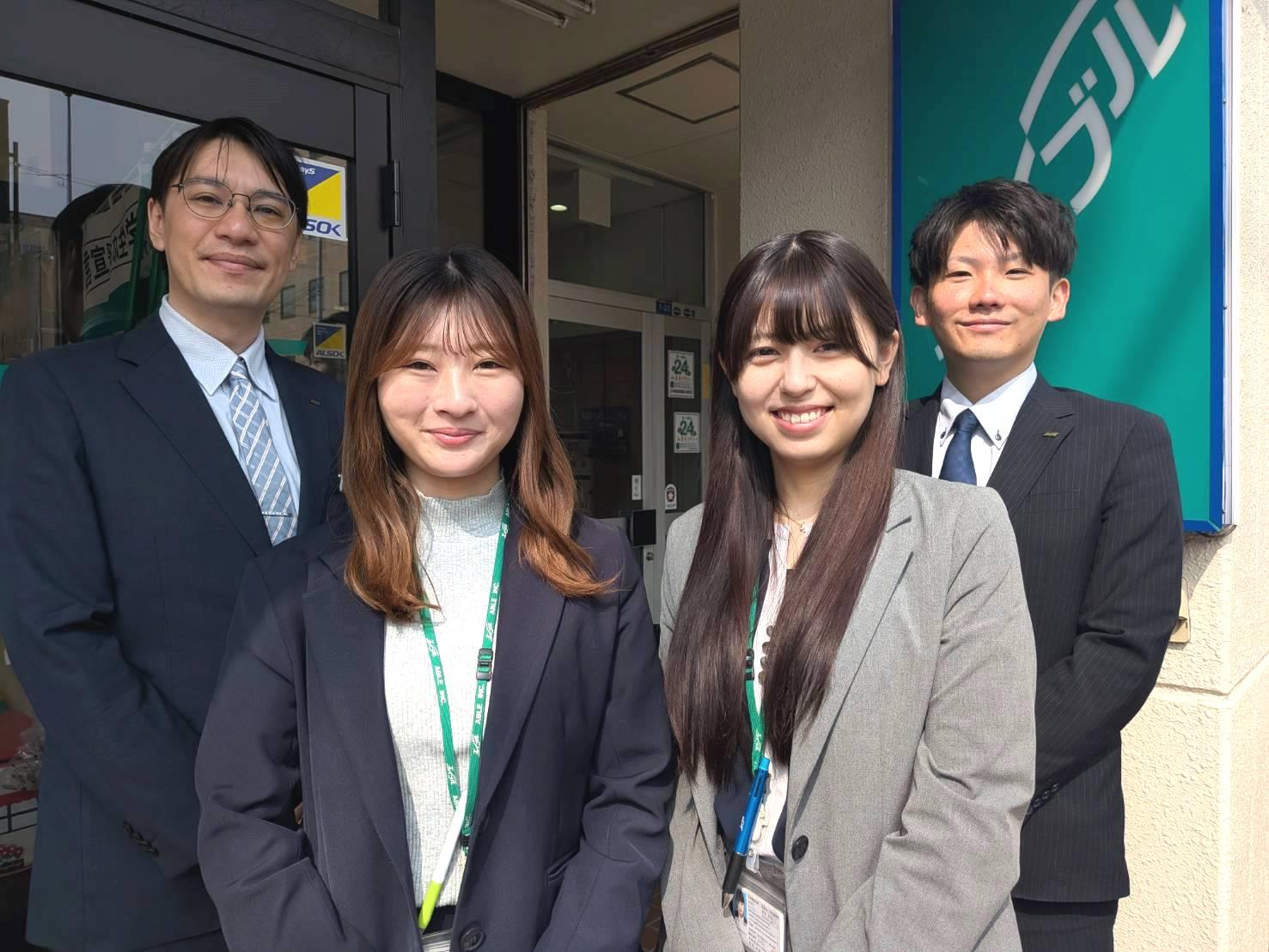 店舗スタッフ集合写真