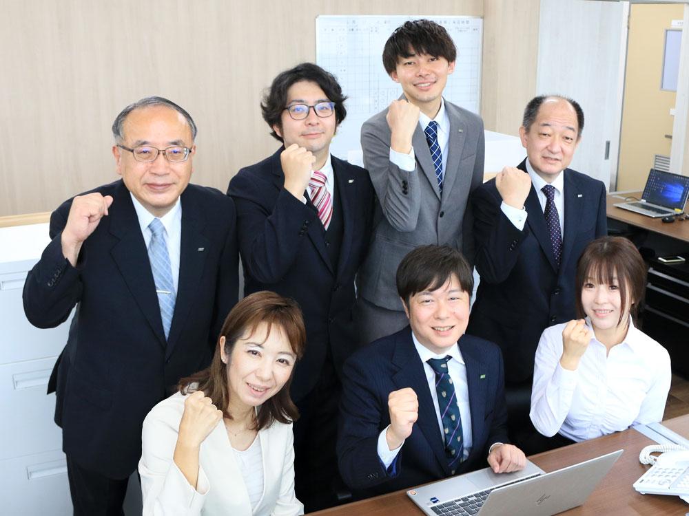 店舗スタッフ集合写真