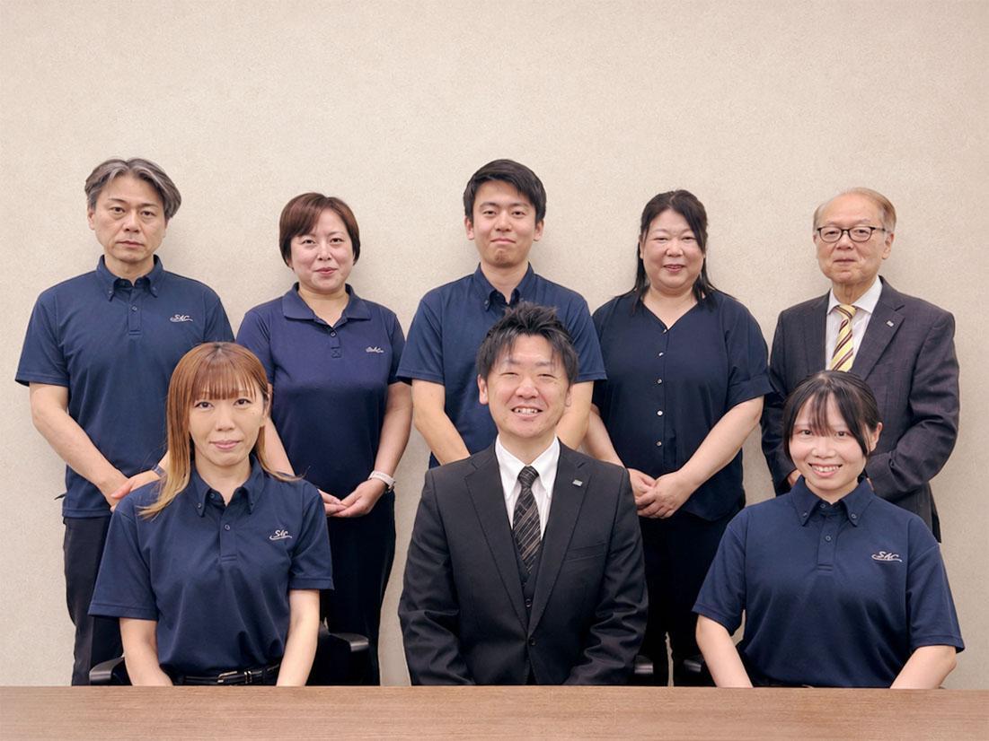 店舗スタッフ集合写真