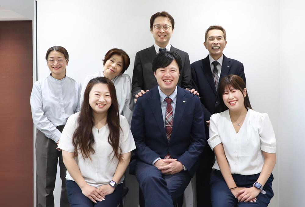 店舗スタッフ集合写真