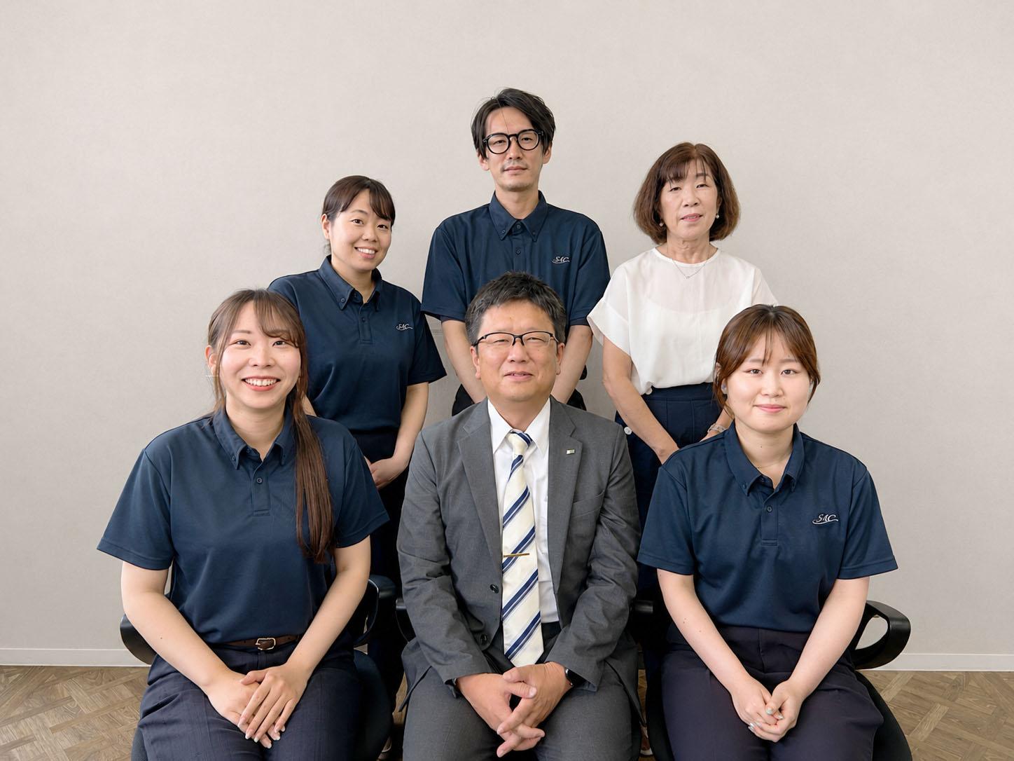 店舗スタッフ集合写真
