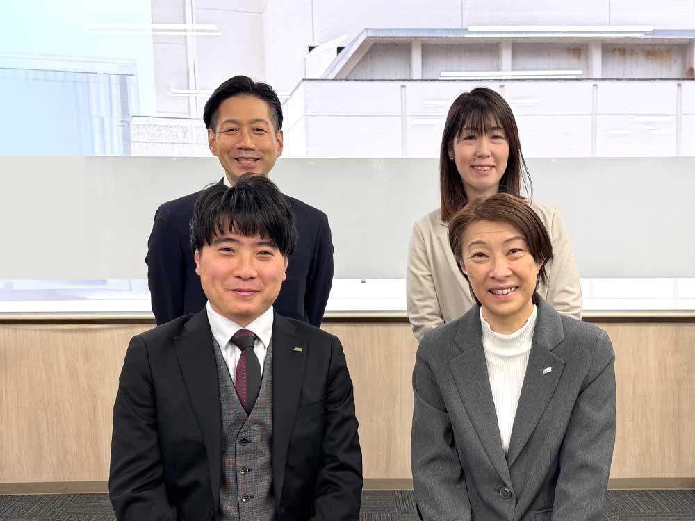 店舗スタッフ集合写真