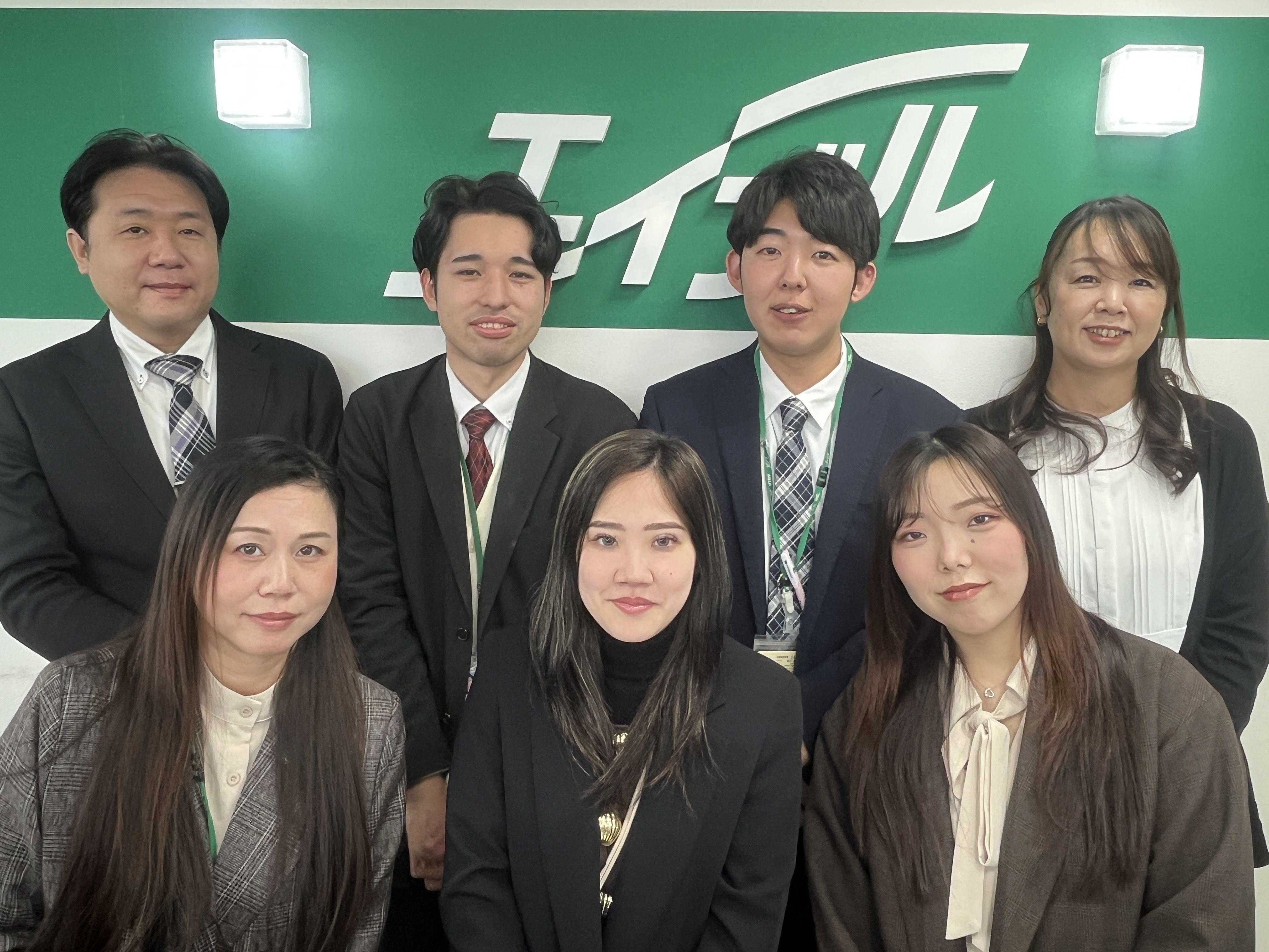 店舗スタッフ集合写真