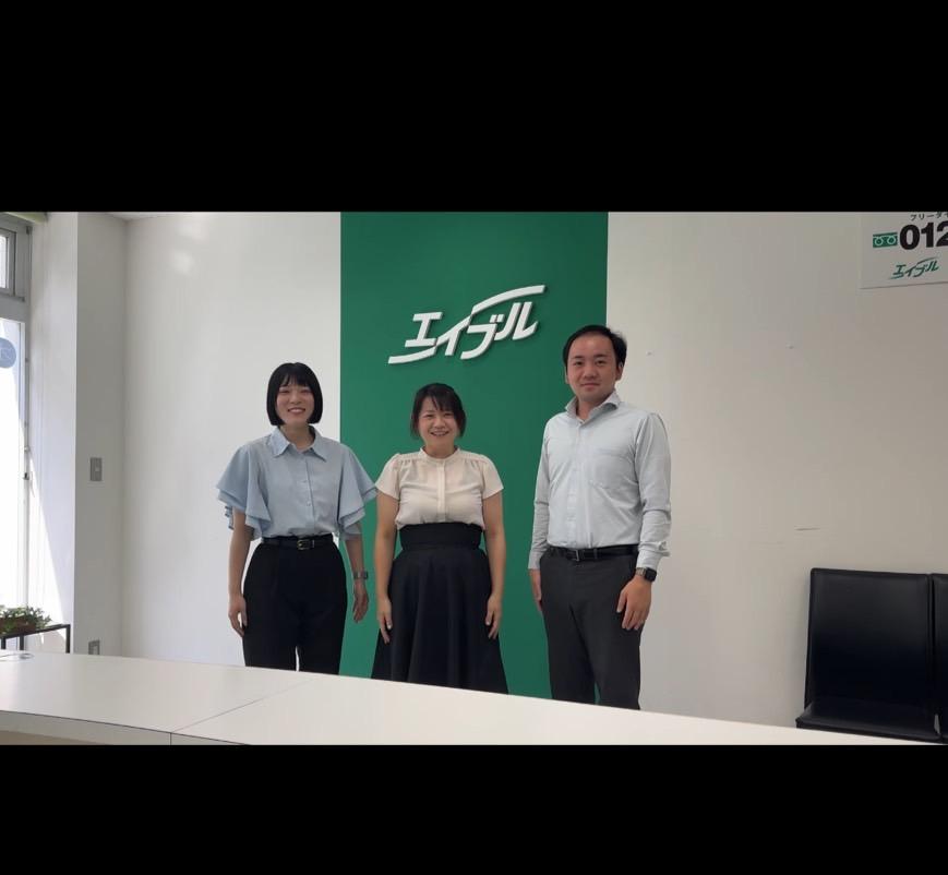 店舗スタッフ集合写真