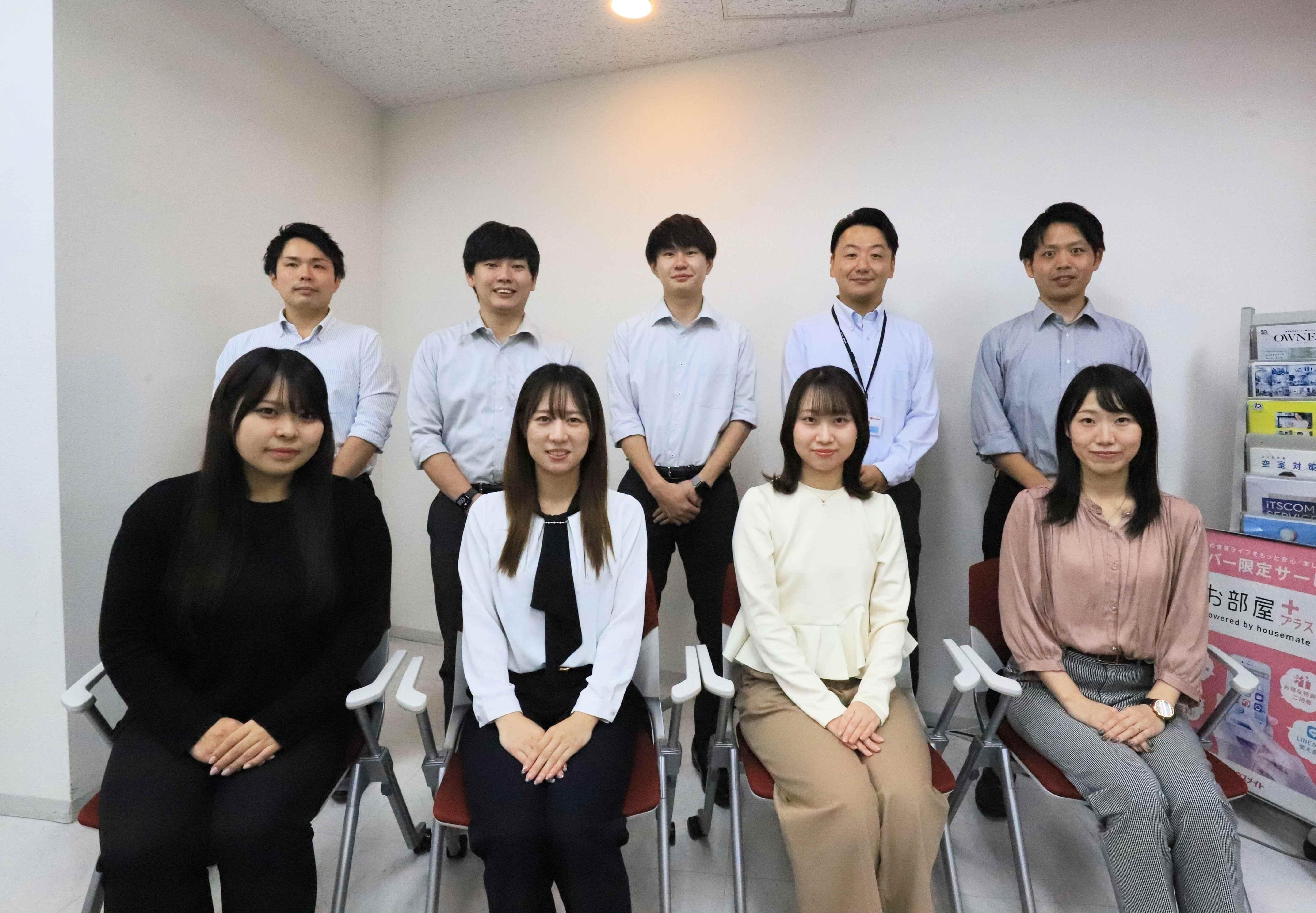 店舗スタッフ集合写真