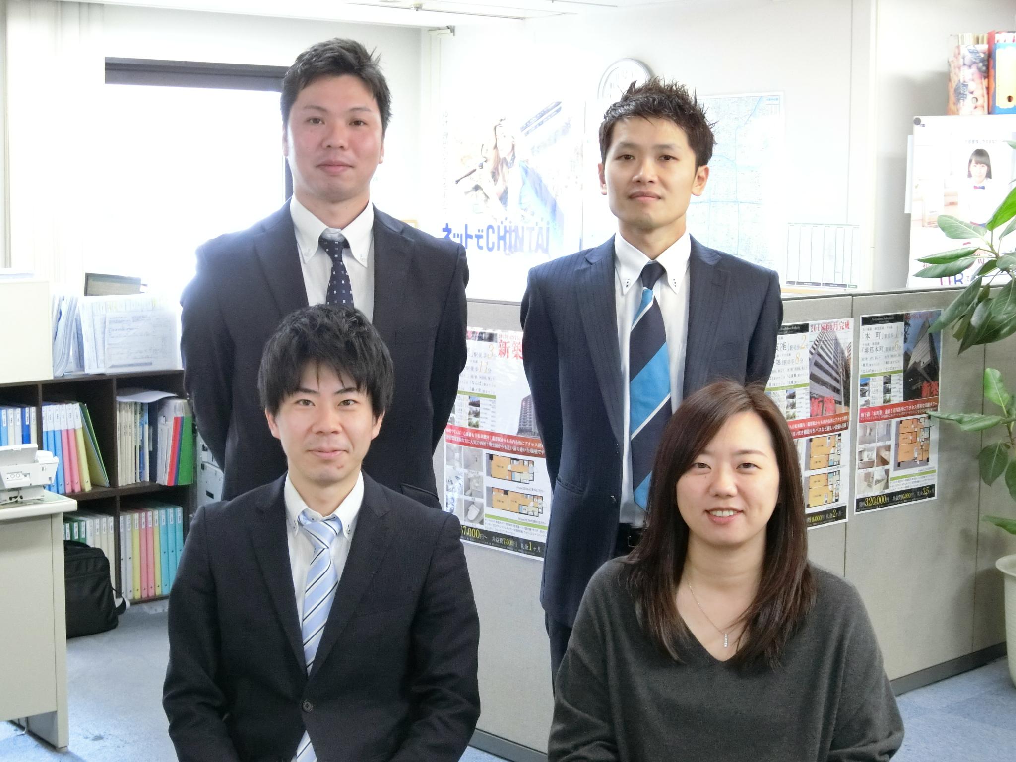 店舗スタッフ集合写真