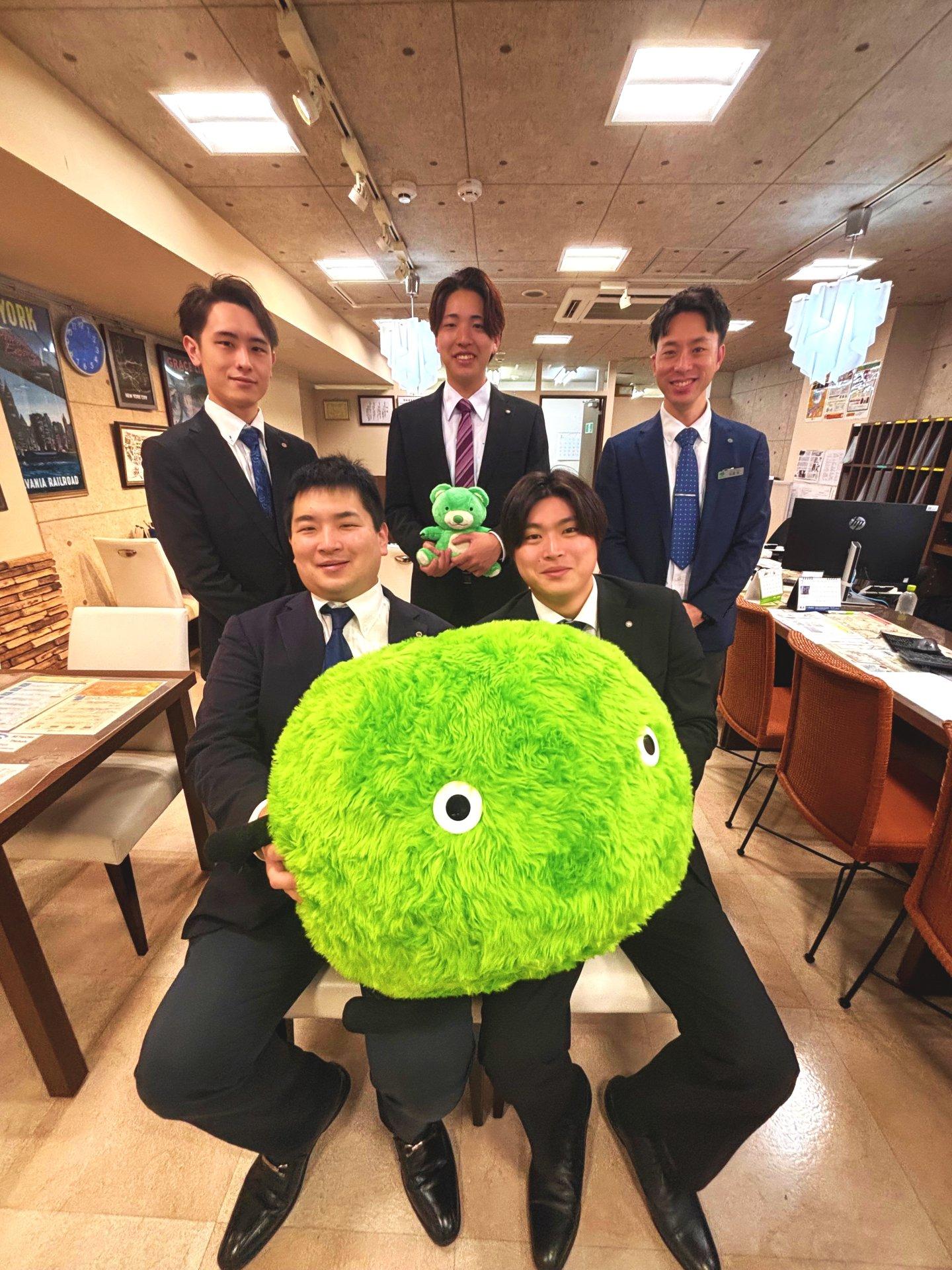 店舗スタッフ集合写真