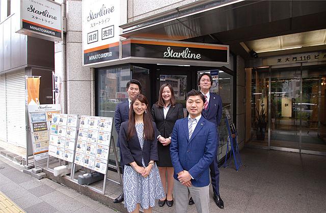 店舗スタッフ集合写真