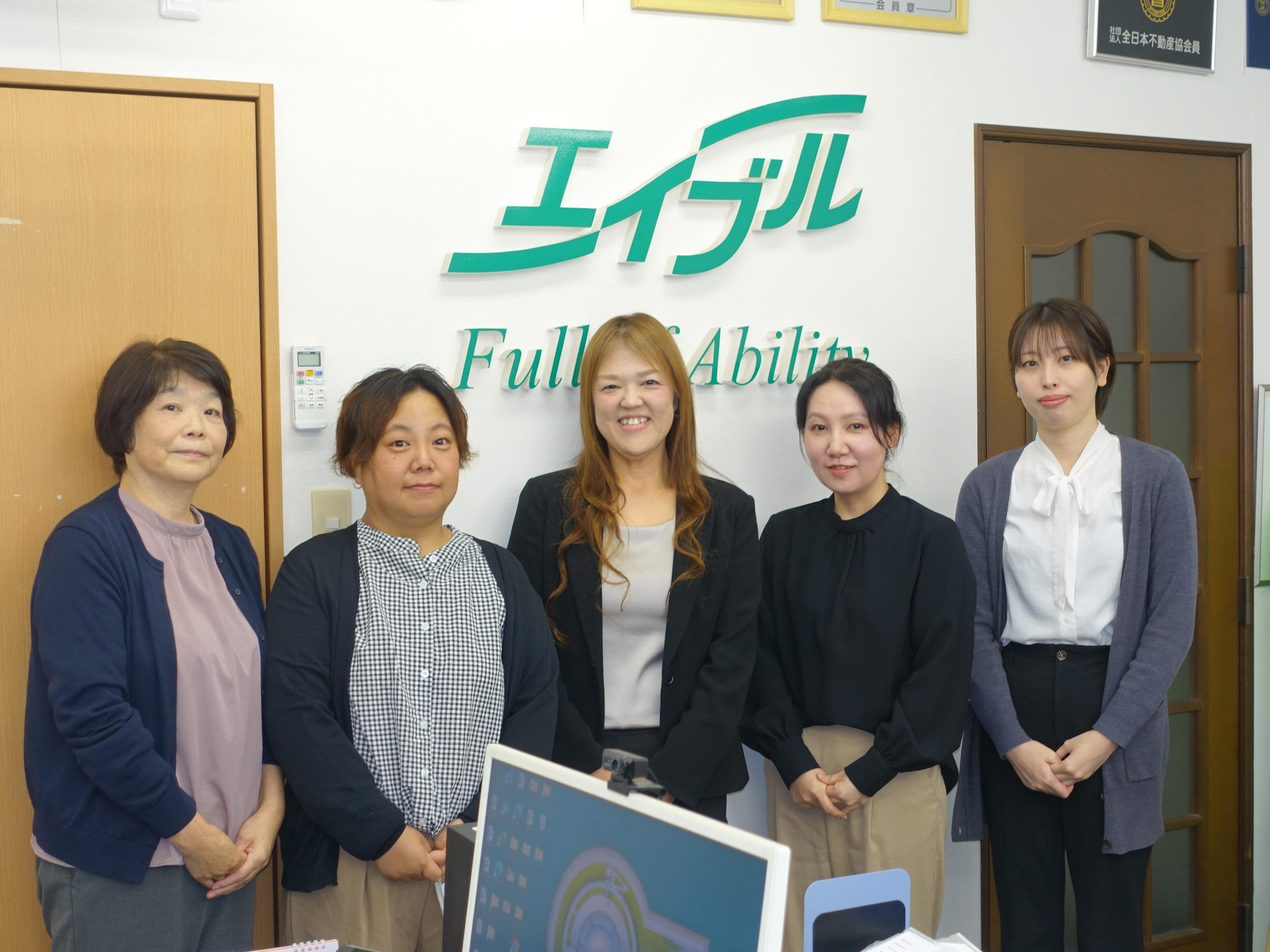 店舗スタッフ集合写真