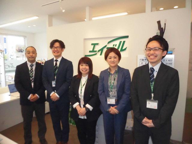 店舗スタッフ集合写真