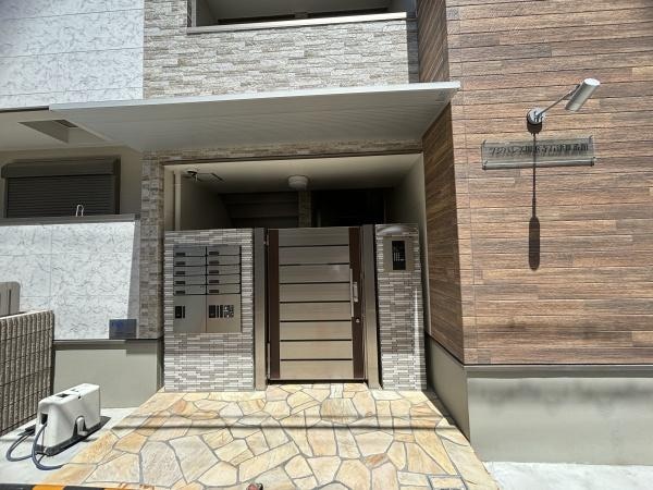 フジパレス堺浜寺石津　３番館の物件外観写真