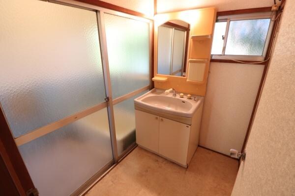 中高根貸家の物件内観写真