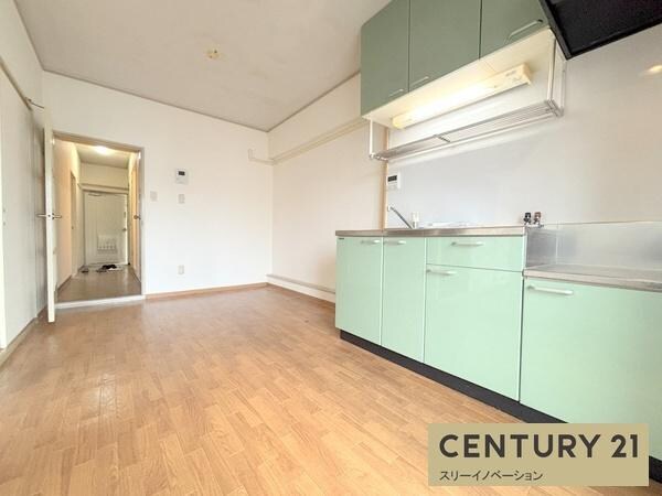 スリースター鶴町の物件内観写真