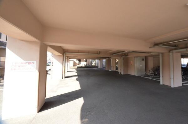 エメラルドマンションの物件外観写真