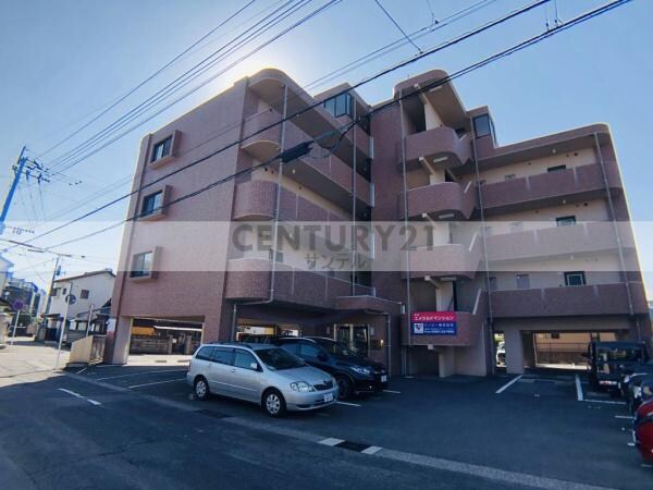 エメラルドマンションの物件外観写真