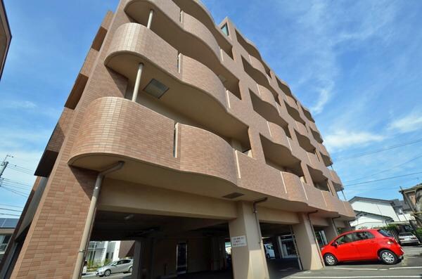 エメラルドマンションの物件外観写真