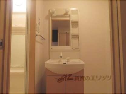 クィーンズコートの物件内観写真