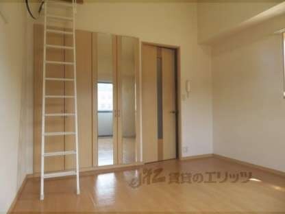 クィーンズコートの物件内観写真