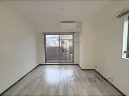 ローブコート六地蔵駅前の物件内観写真