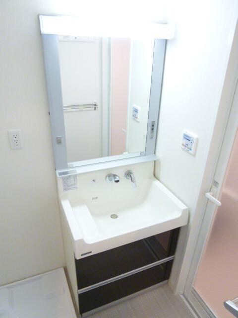 アン・ボルヌの物件内観写真