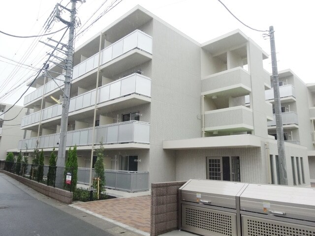 レオパレスパルコートＦの物件外観写真