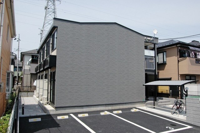 レオパレスファヴォーレの物件外観写真