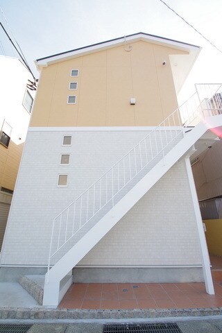 アザーレ鶴川の物件外観写真