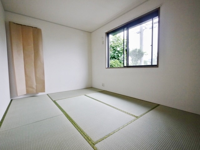 クイーンズコートの物件内観写真